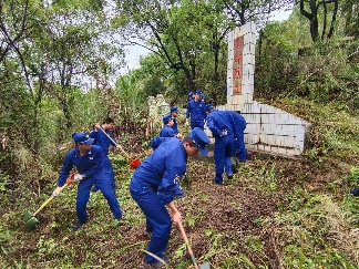 广东消防部门清明节祭奠先烈 传承红色基因弘扬英烈精神