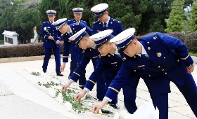 广东消防部门清明节祭奠先烈 传承红色基因弘扬英烈精神