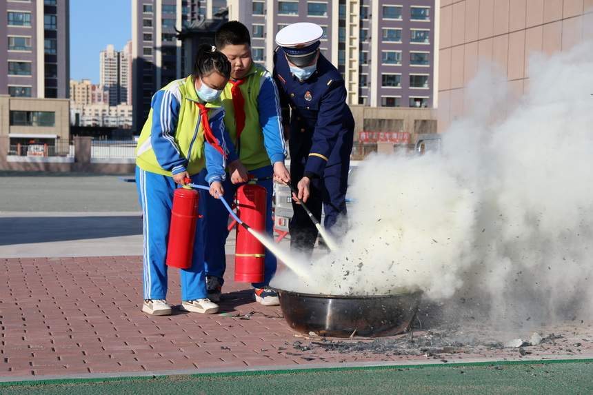 突泉县消防进校园开展消防安全开学第一课