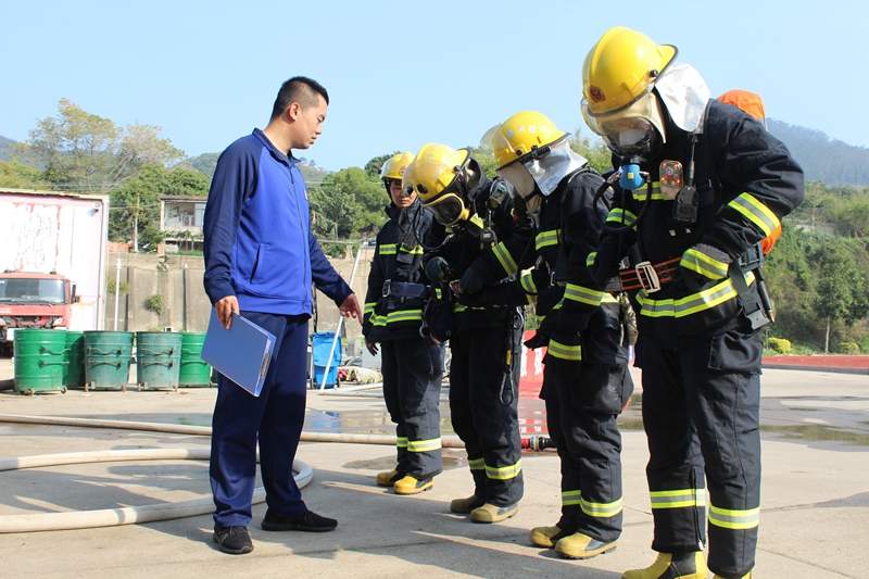消防救援安全员：守护队友生命的无名英雄