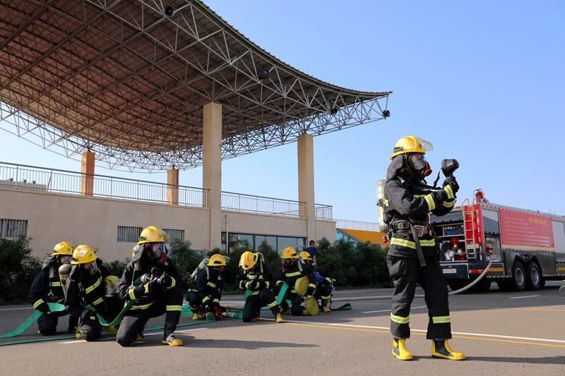 新入职消防员真火烟热模拟训练提升实战能力