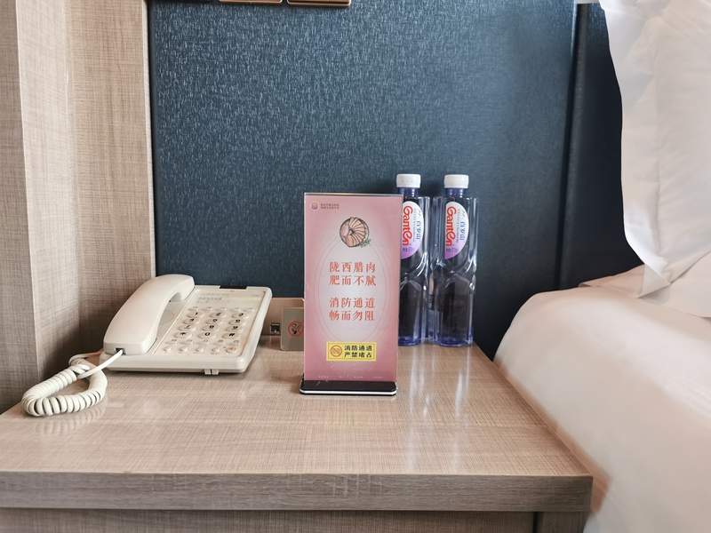 陇西创新消防宣传最接地气 酒店餐馆台卡亮出平安名片
