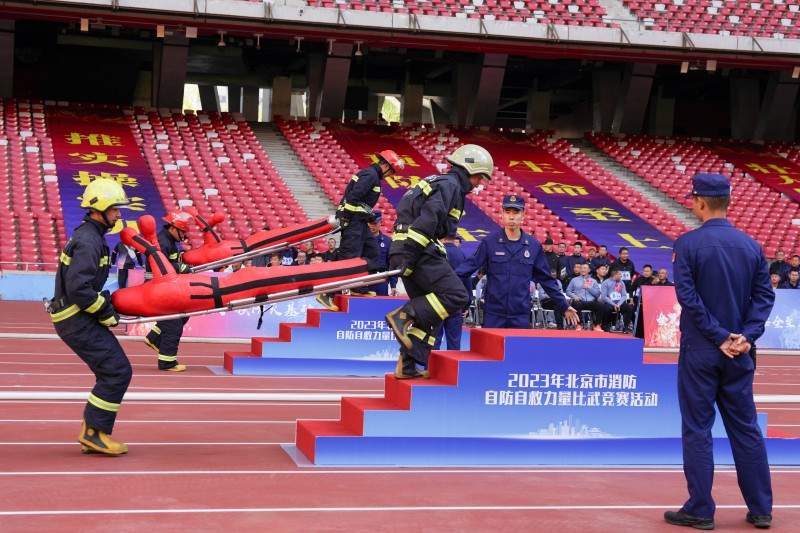 北京消防宣传月比武大赛聚焦实战技能训练