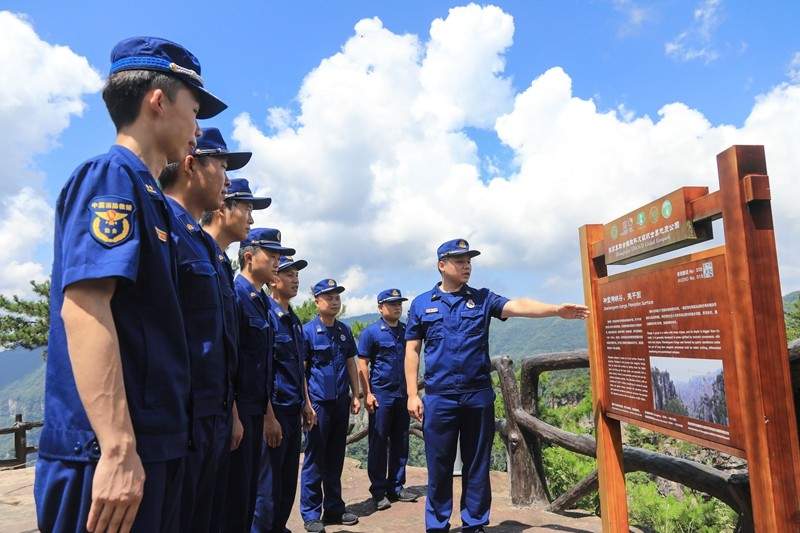 消防救援队伍主题党日活动献礼建党百年