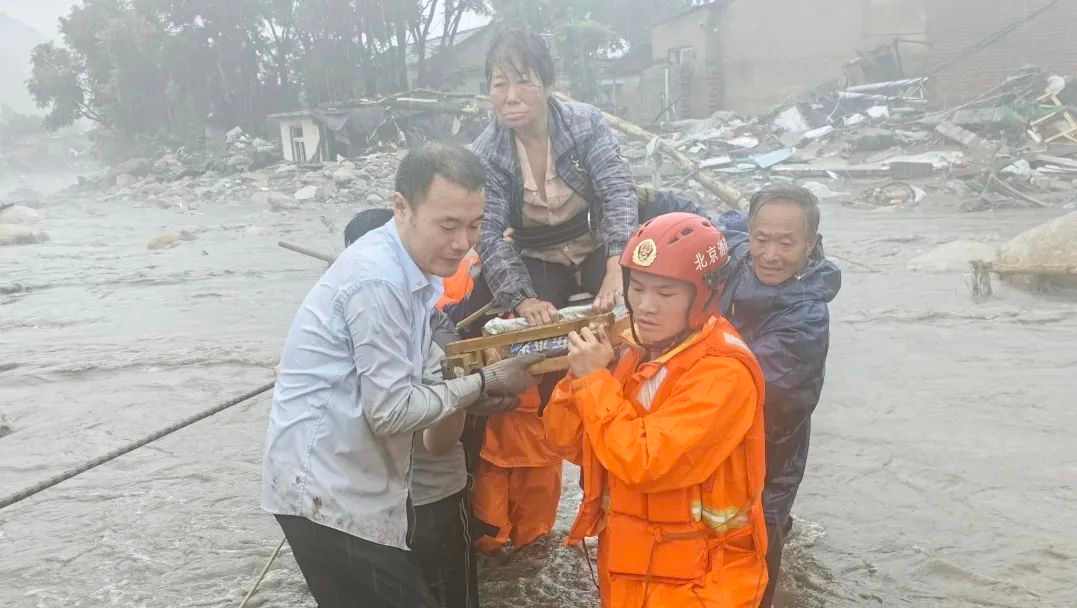 北京消防奋战强降雨 全力守护群众生命安全 北京消防奋战强降雨 全力守护群众生命安全