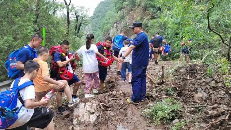 北京消防奋战强降雨 全力守护群众生命安全 北京消防奋战强降雨 全力守护群众生命安全