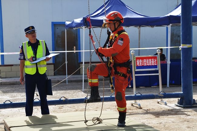第五届“火焰蓝”比武检验森林消防员实战综合能力
