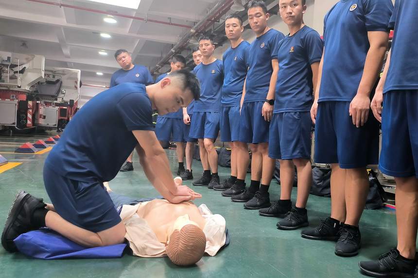 浙江义乌消防救援站开展应急救护训练 提升自救互救与作战安全能力