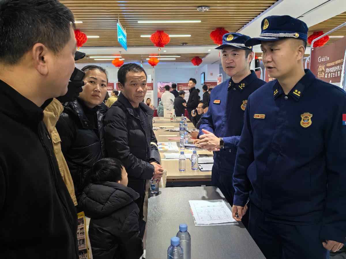 萍乡市招聘会现场开展消防宣传 销售岗引热议 萍乡市招聘会现场开展消防宣传 销售岗引热议