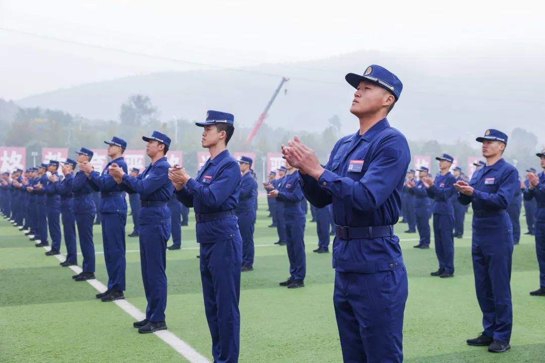 山东省2024年新招录消防员入职训练全面启动,学历与年龄结构全面升级 山东省2024年新招录消防员入职训练全面启动,学历与年龄结构全面升级