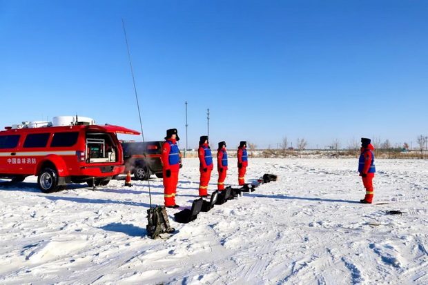 低温雨雪灾害救援实战演练提升战斗力 低温雨雪灾害救援实战演练提升战斗力
