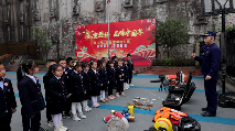 消防车进校园揭秘安全防护技能 消防车进校园揭秘安全防护技能