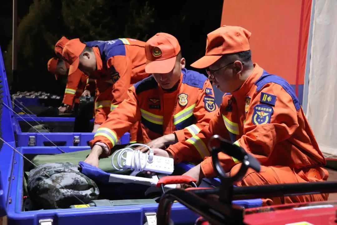 甘肃省森林消防综合应急保障演练提升实战能力