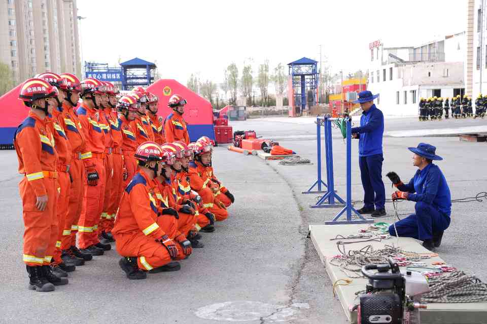 青海消防救援总队完成分队长任前培训考核 260名消防员通过综合能力测评