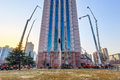 破解高层火灾五大难题 消防实战演习检验联合作战能力