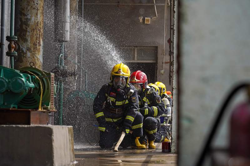 真烟真火练精兵 安全至上谋打赢