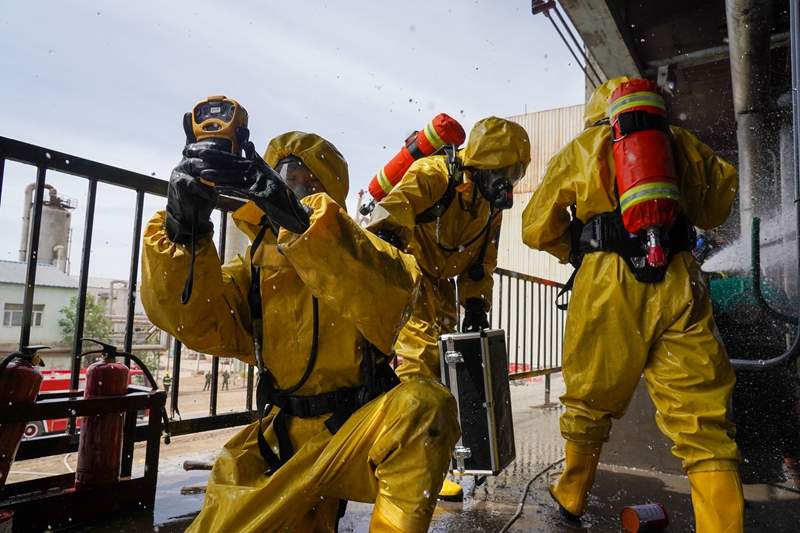 真烟真火练精兵 安全至上谋打赢