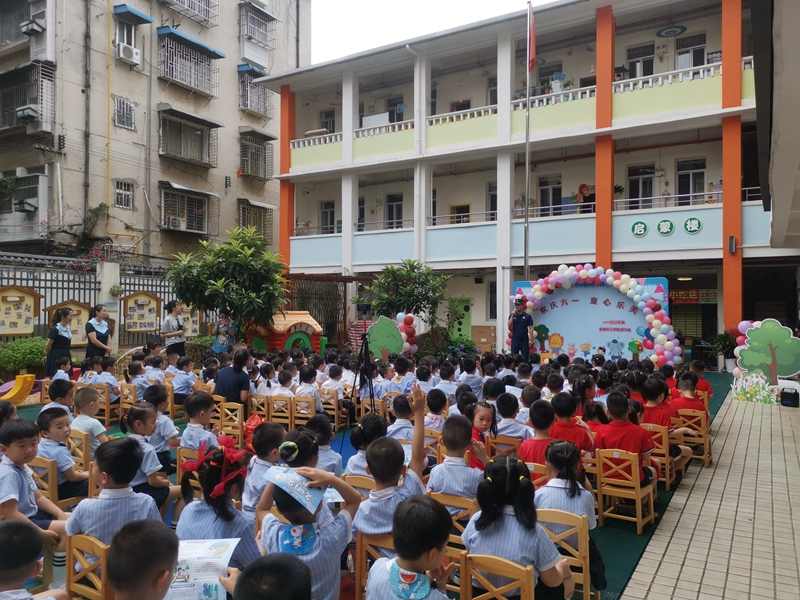 “蓝朋友”护航六一 伴你一路“童”行