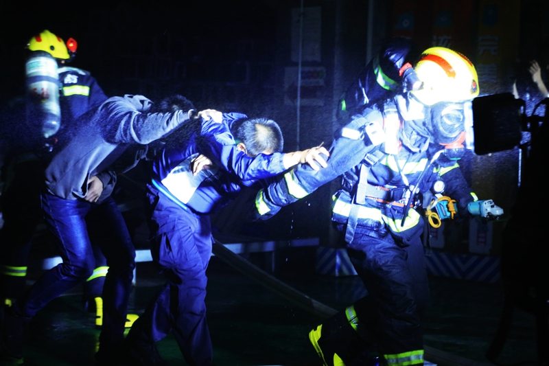 高精尖装备亮相大型地下建筑演练现场