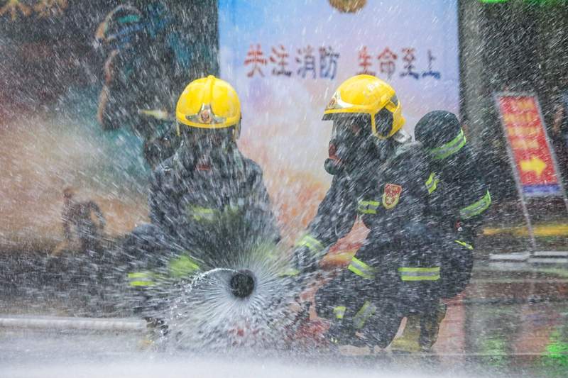 高精尖装备亮相大型地下建筑演练现场