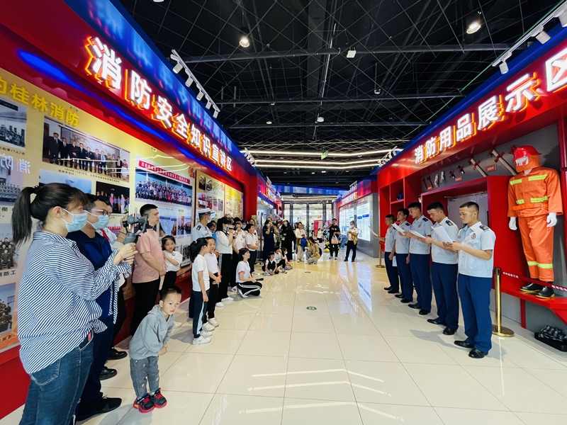 “蓝朋友”护航六一 伴你一路“童”行