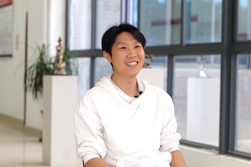 为了一句约定，他坚持了8年