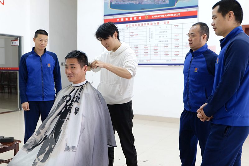 为了一句约定，他坚持了8年