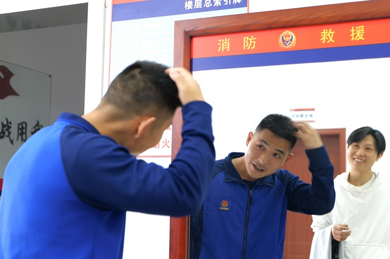 为了一句约定，他坚持了8年