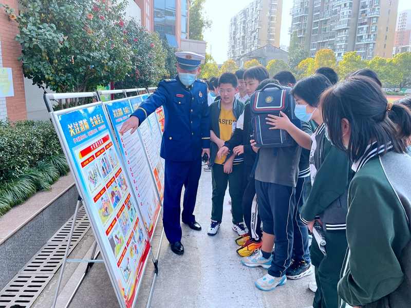 ?湖北咸宁开展校园消防安全教育活动