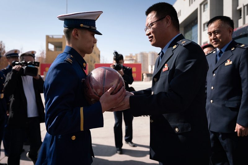 “传承红色精神 铸牢蓝色忠魂”