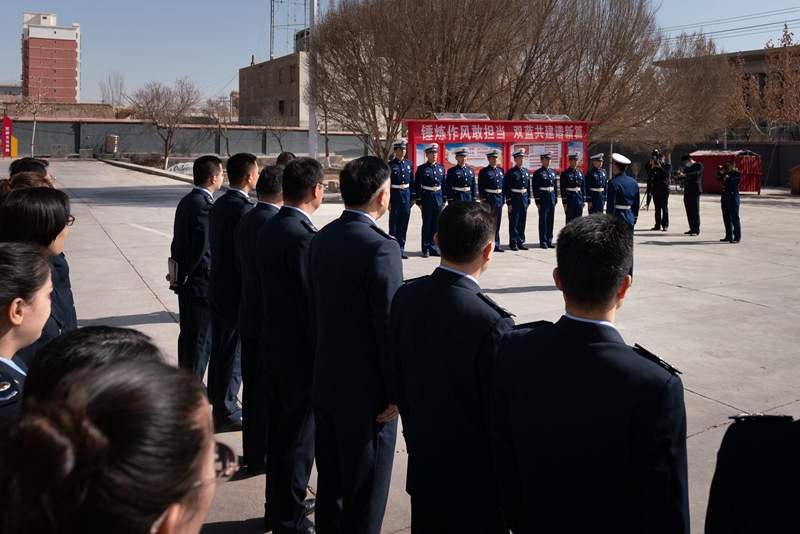 “传承红色精神 铸牢蓝色忠魂”