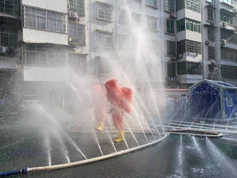 江西萍乡消防演练提升疫情处置战斗能力