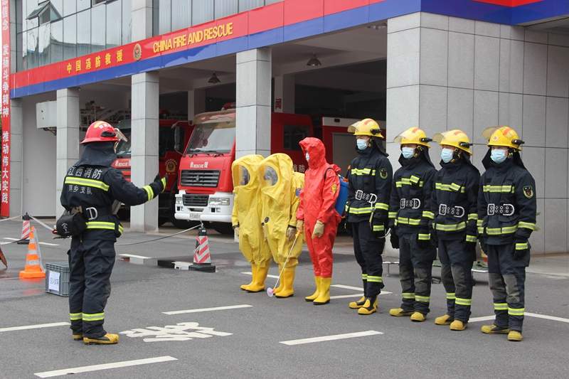 江西萍乡消防演练提升疫情处置战斗能力