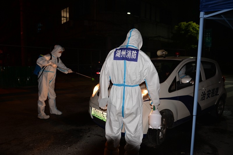 浙江湖州消防救援人员全力投身疫情防控一线